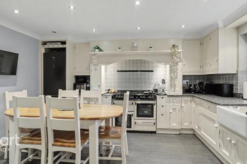 5 bedroom detached house for sale, The Street, Ashford