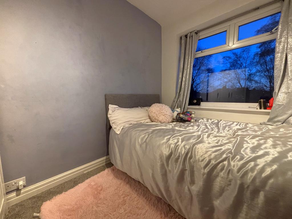 27 Clovely bed2.jpeg