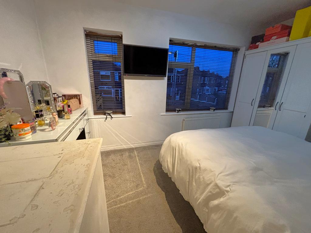 27 Clovely bed 1.jpeg