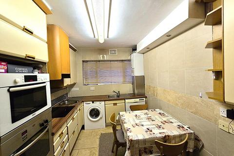 2 bedroom flat for sale, Pembroke Hall, Mulberry Close, Parson Street, NW4
