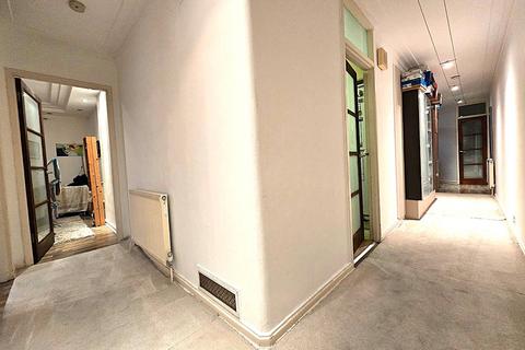 2 bedroom flat for sale, Pembroke Hall, Mulberry Close, Parson Street, NW4