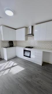 2 bedroom flat to rent, Woodlands Road,  Ilford, IG1