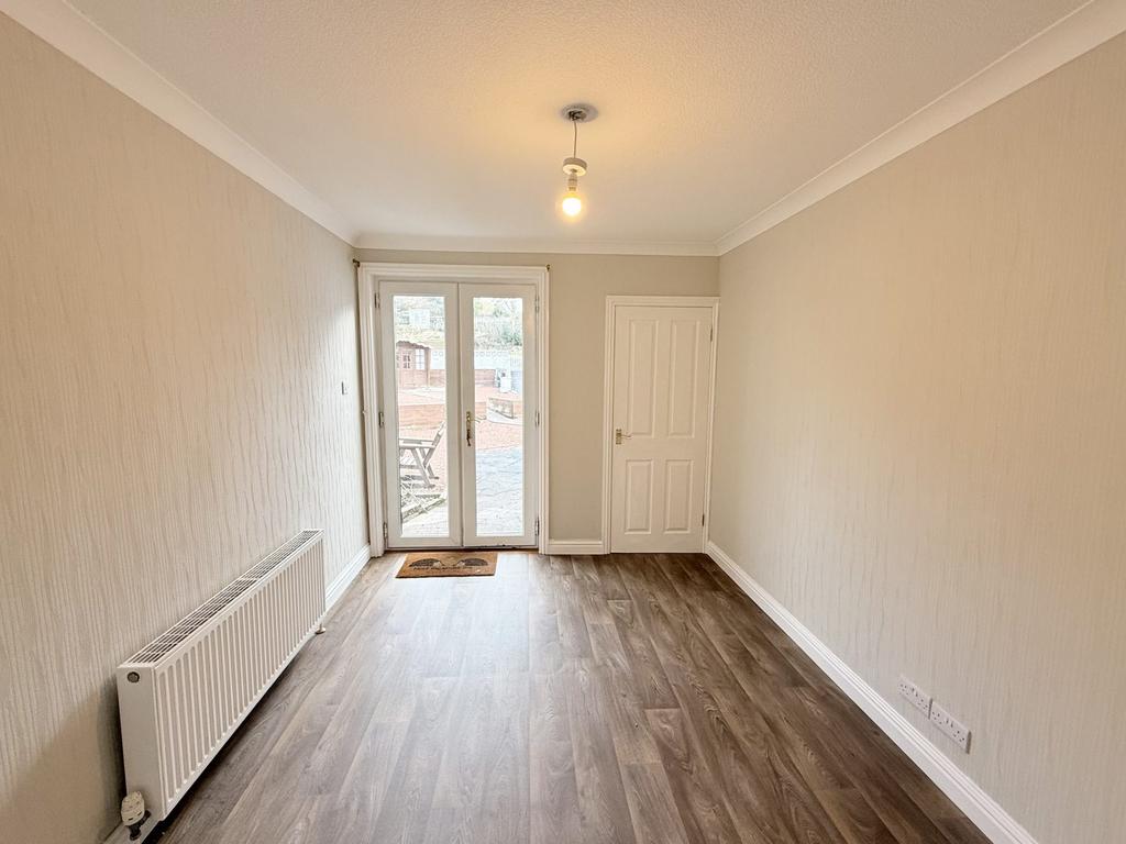 27 Abercromby Road, Castle Douglas, DG7 1 BA - Brai