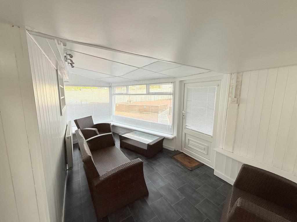 27 Abercromby Road, Castle Douglas, DG7 1 BA - Brai
