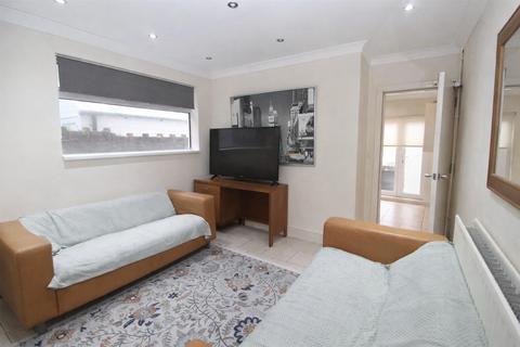 2 bedroom flat to rent, North Road, Cardiff CF14