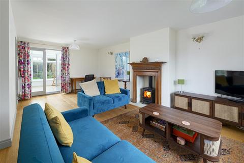 3 bedroom detached house to rent, Bramber, Ball Lane, Kennington