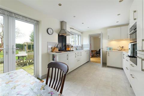 3 bedroom detached house to rent, Bramber, Ball Lane, Kennington