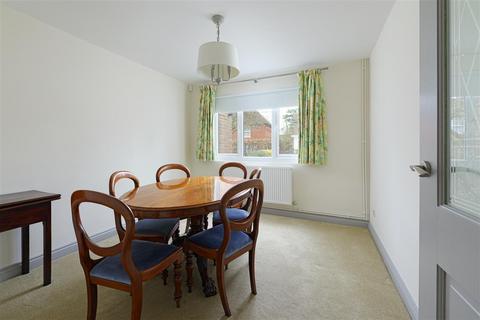 3 bedroom detached house to rent, Bramber, Ball Lane, Kennington