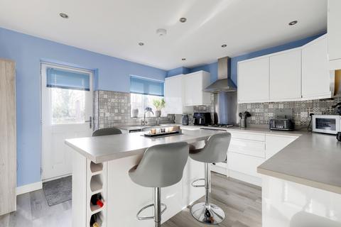 3 bedroom terraced house for sale, Poets Close, Nottingham NG15