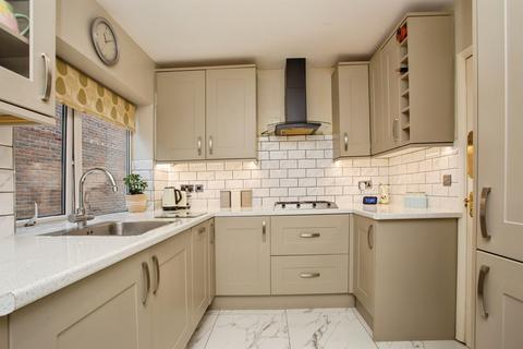 2 bedroom apartment for sale, Bushey Hall Road, Bushey