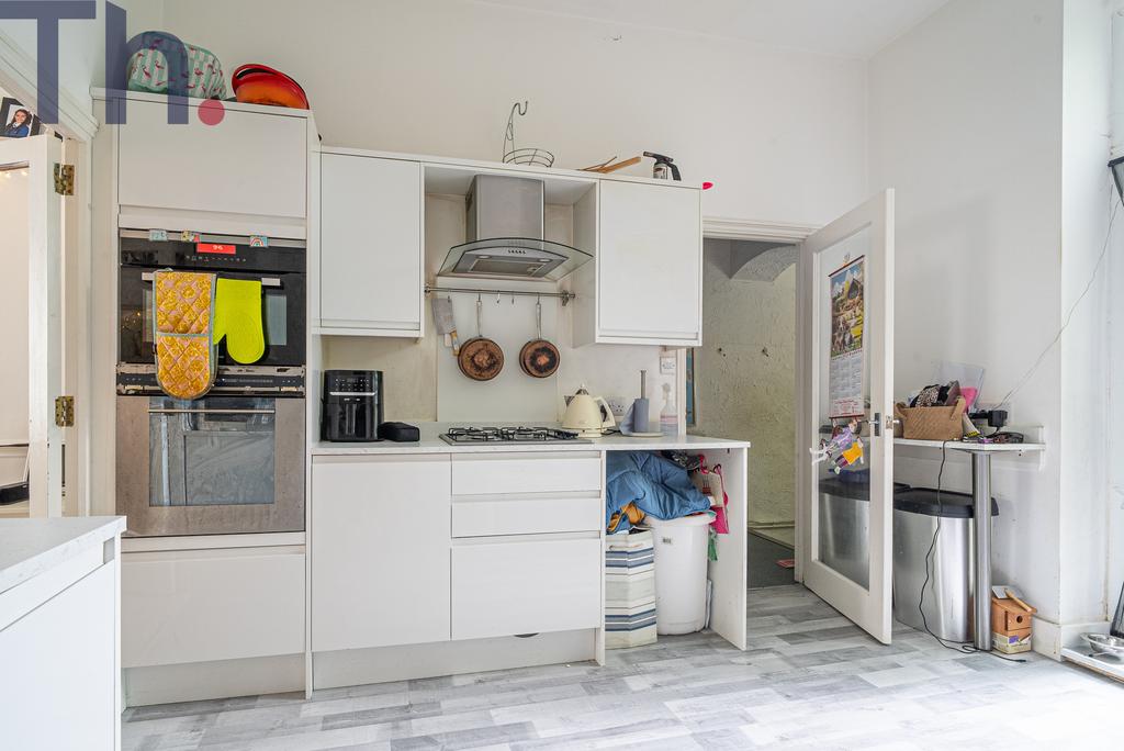 Flat Kitchen