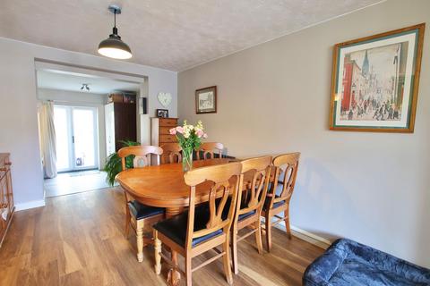3 bedroom terraced house for sale, Fairway, Northampton NN2