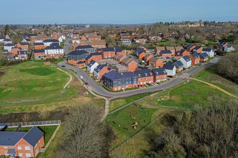 2 bedroom flat for sale, Virginia Drive, Haywards Heath, RH16