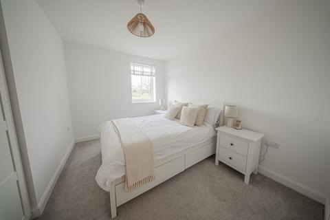2 bedroom flat for sale, Virginia Drive, Haywards Heath, RH16