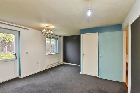 2 bedroom end of terrace house for sale, Coles Avenue, Leadenhall, Milton Keynes