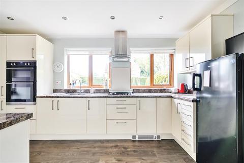 4 bedroom detached house for sale, Tormarton Road, Marshfield, Chippenham