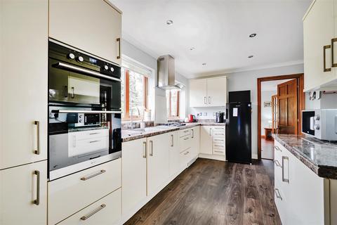 4 bedroom detached house for sale, Tormarton Road, Marshfield, Chippenham