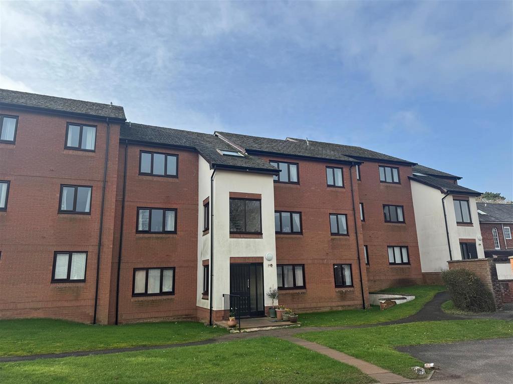 Cedar Court Extrenal 1.jpg