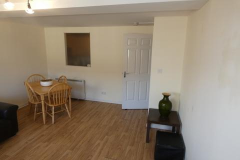 2 bedroom terraced house to rent, Wallace Street, Glasgow G5