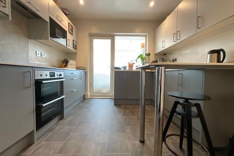 3 bedroom flat for sale, Sea Cliff Road, Scarborough, YO11