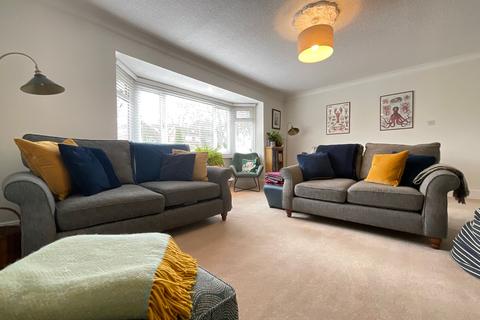 3 bedroom flat for sale, Sea Cliff Road, Scarborough, YO11