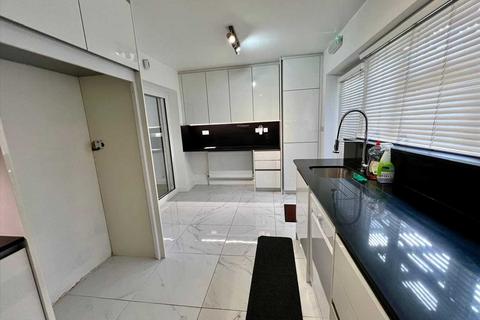 undefined, Stoke Poges Lane, Slough