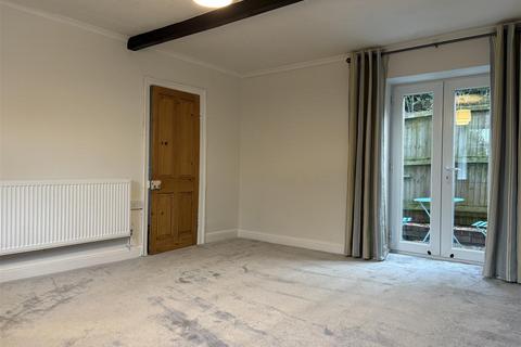 2 bedroom terraced house for sale, Wakefield Road, Huddersfield HD5