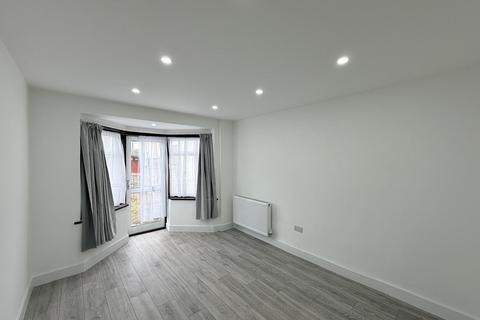 3 bedroom semi-detached house to rent, Brook Drive, Harrow HA1