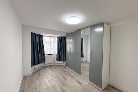 3 bedroom semi-detached house to rent, Brook Drive, Harrow HA1