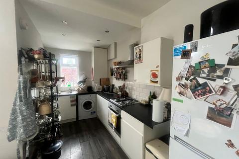 3 bedroom terraced house to rent, Horton Road, Manchester M14