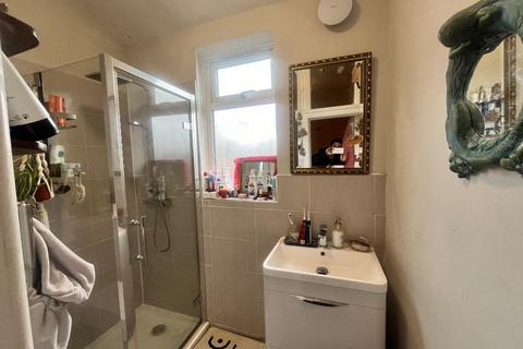 3 bedroom terraced house to rent, Horton Road, Manchester M14