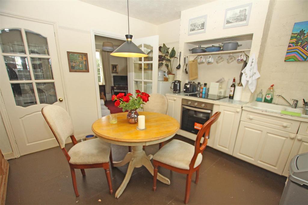 Kitchen b.jpg