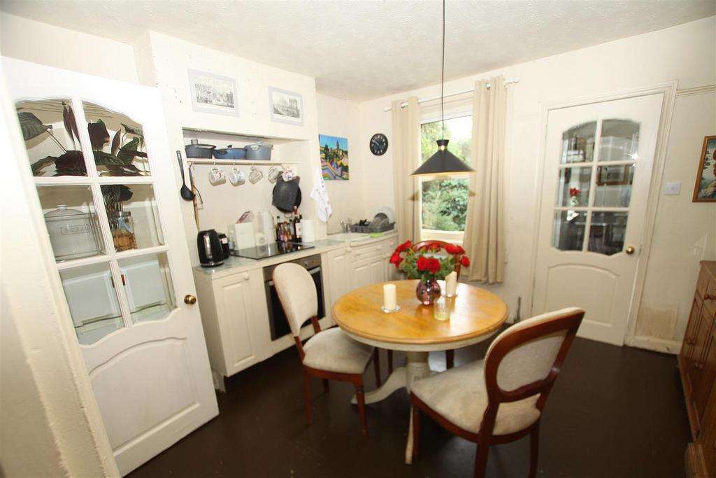 Kitchen c.jpg
