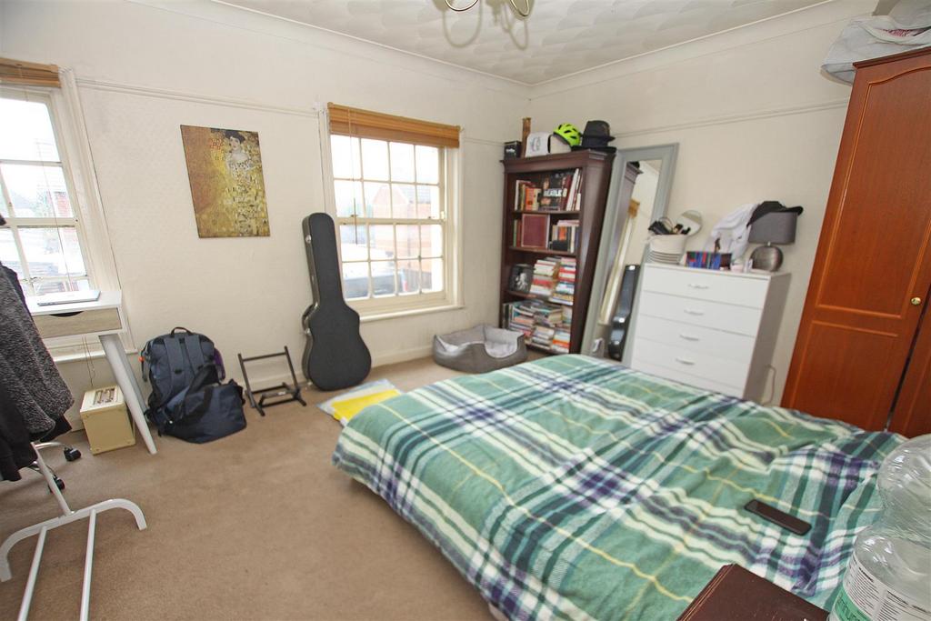 Bedroom 1.jpg