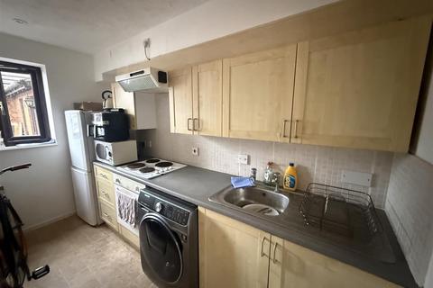 1 bedroom apartment for sale, Birkdale Avenue, Burton-On-Trent DE14