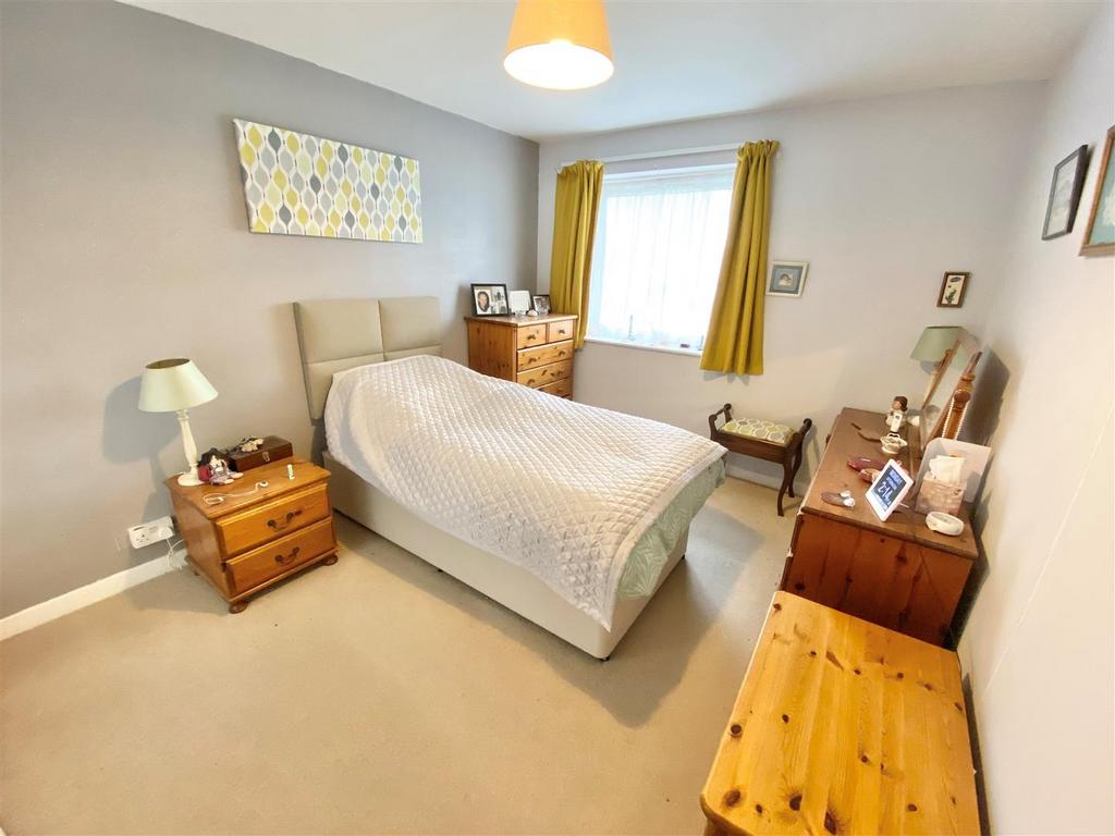 Bedroom 1.jpg