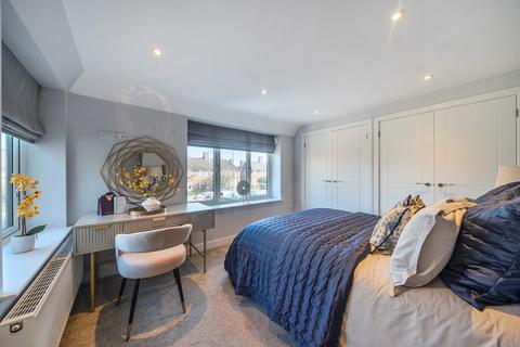 2 bedroom flat for sale, Martin Way, Raynes Park, London, SW20