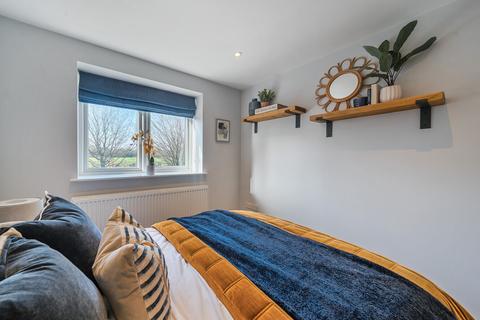 2 bedroom flat for sale, Martin Way, Raynes Park, London, SW20
