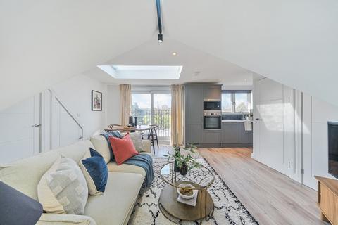 2 bedroom flat for sale, Martin Way, Raynes Park, London, SW20