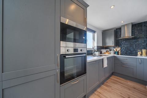 2 bedroom flat for sale, Martin Way, Raynes Park, London, SW20