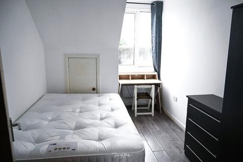 2 bedroom flat to rent, South Ealing Road, London, W5