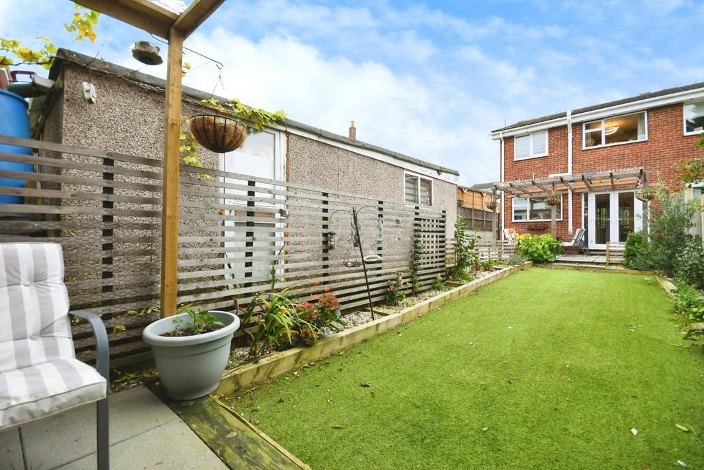 REAR GARDEN 05.jpg