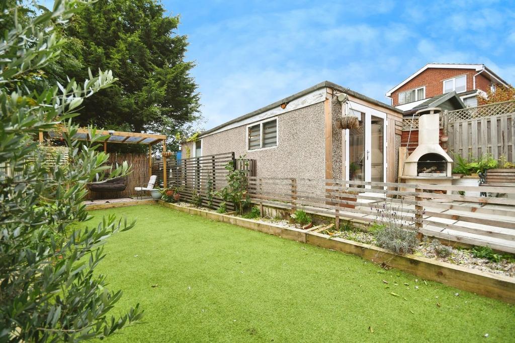 REAR GARDEN 03.jpg