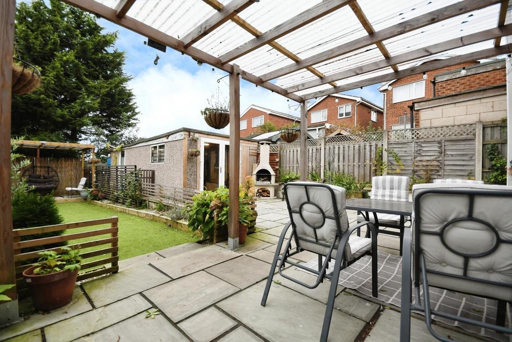 REAR GARDEN 02.jpg