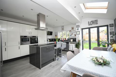 4 bedroom semi-detached house for sale, Pine Grove, Monton, M30