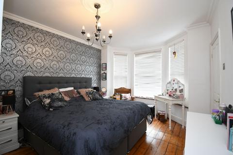 4 bedroom semi-detached house for sale, Pine Grove, Monton, M30