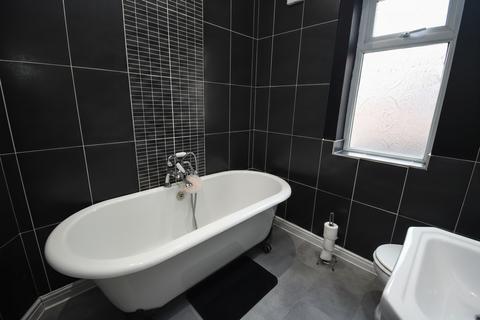 4 bedroom semi-detached house for sale, Pine Grove, Monton, M30