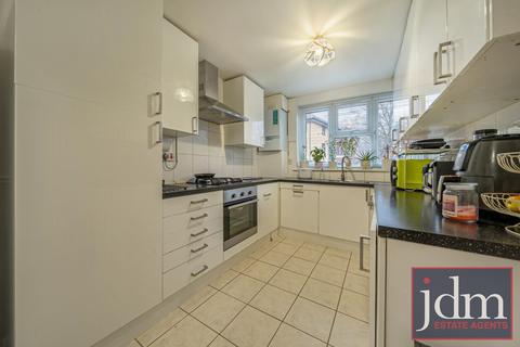3 bedroom end of terrace house to rent, Delaford Road, London, SE16