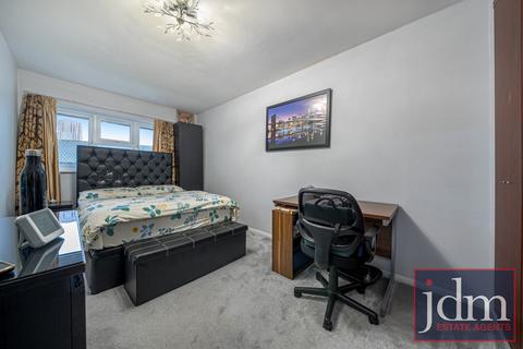 3 bedroom end of terrace house to rent, Delaford Road, London, SE16
