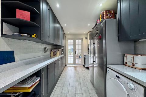 Golf Close, Bushey, WD23